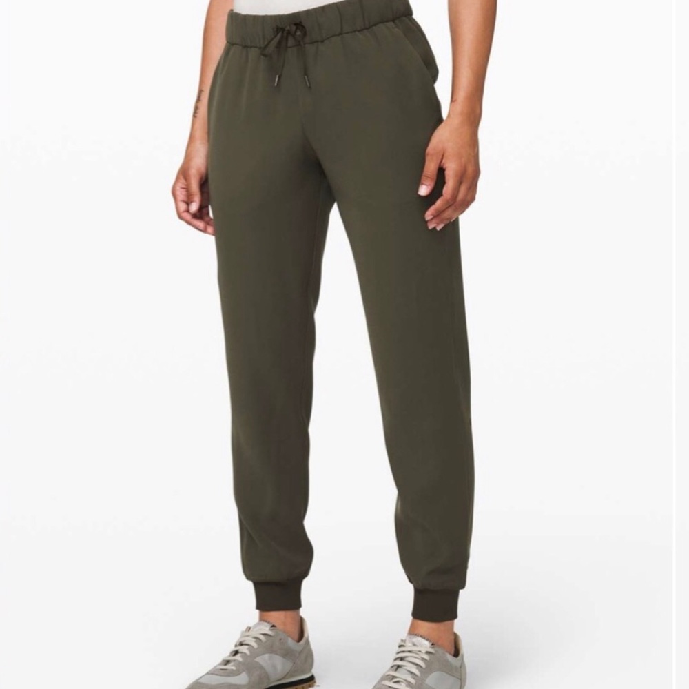 LuLuLemon On The Fly Jogger: Olive Color